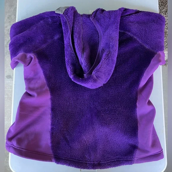 Women’s Patagonia Purple Fleece Jacket with attached hood - Picture 5 of 10